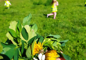 10 Bukiet kwiatów znalezionych przez dzieci